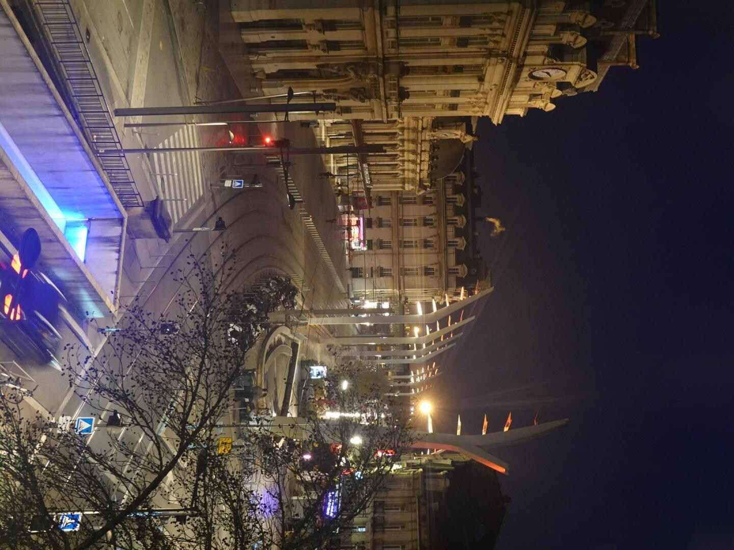 客室から駅を見る。