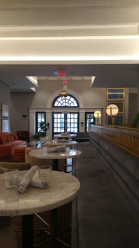 Lobby/bar