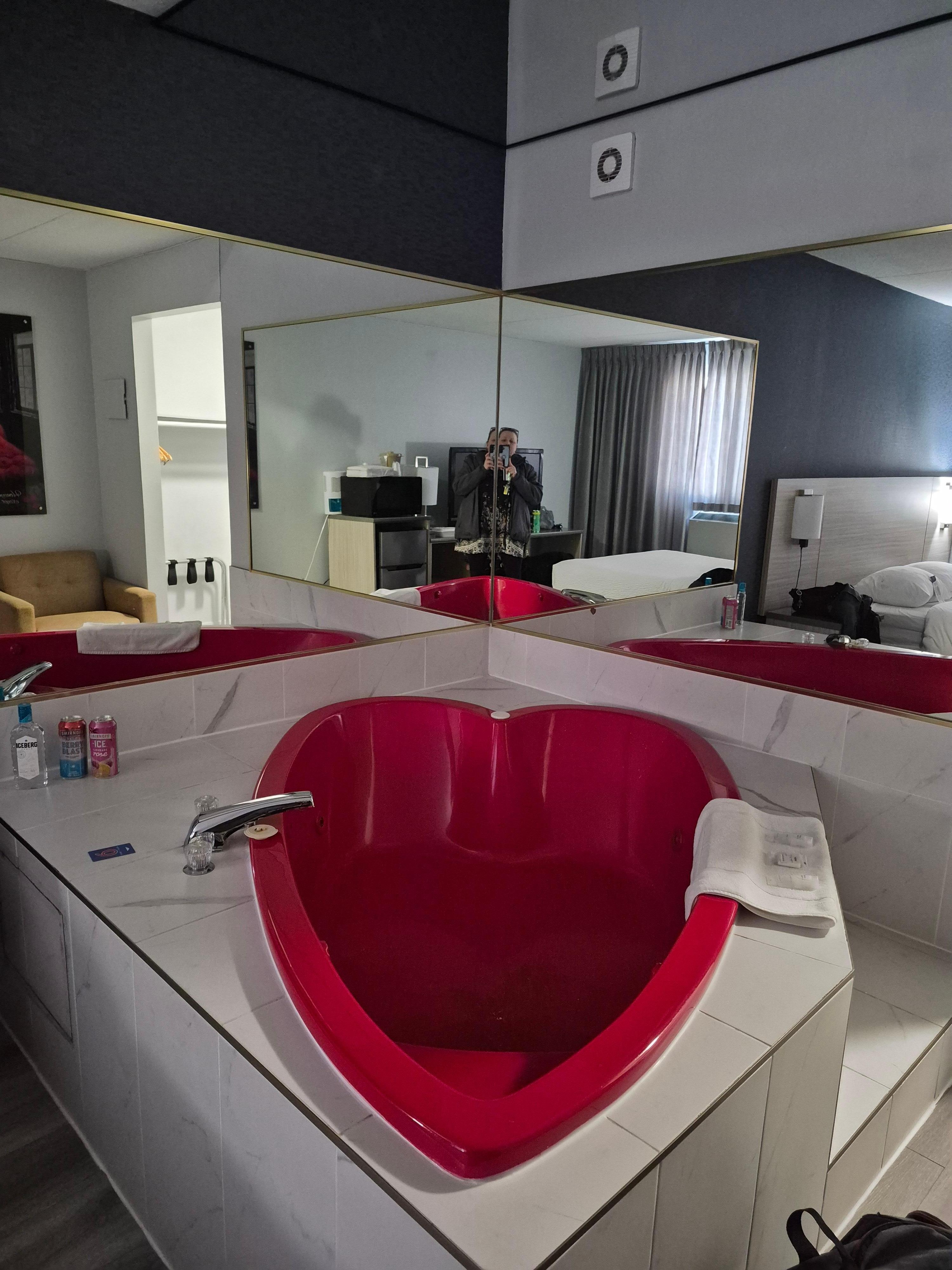 Was a nice suite to stay in for the night. The tub was clean and the water stayed warm the entire time it was filled.