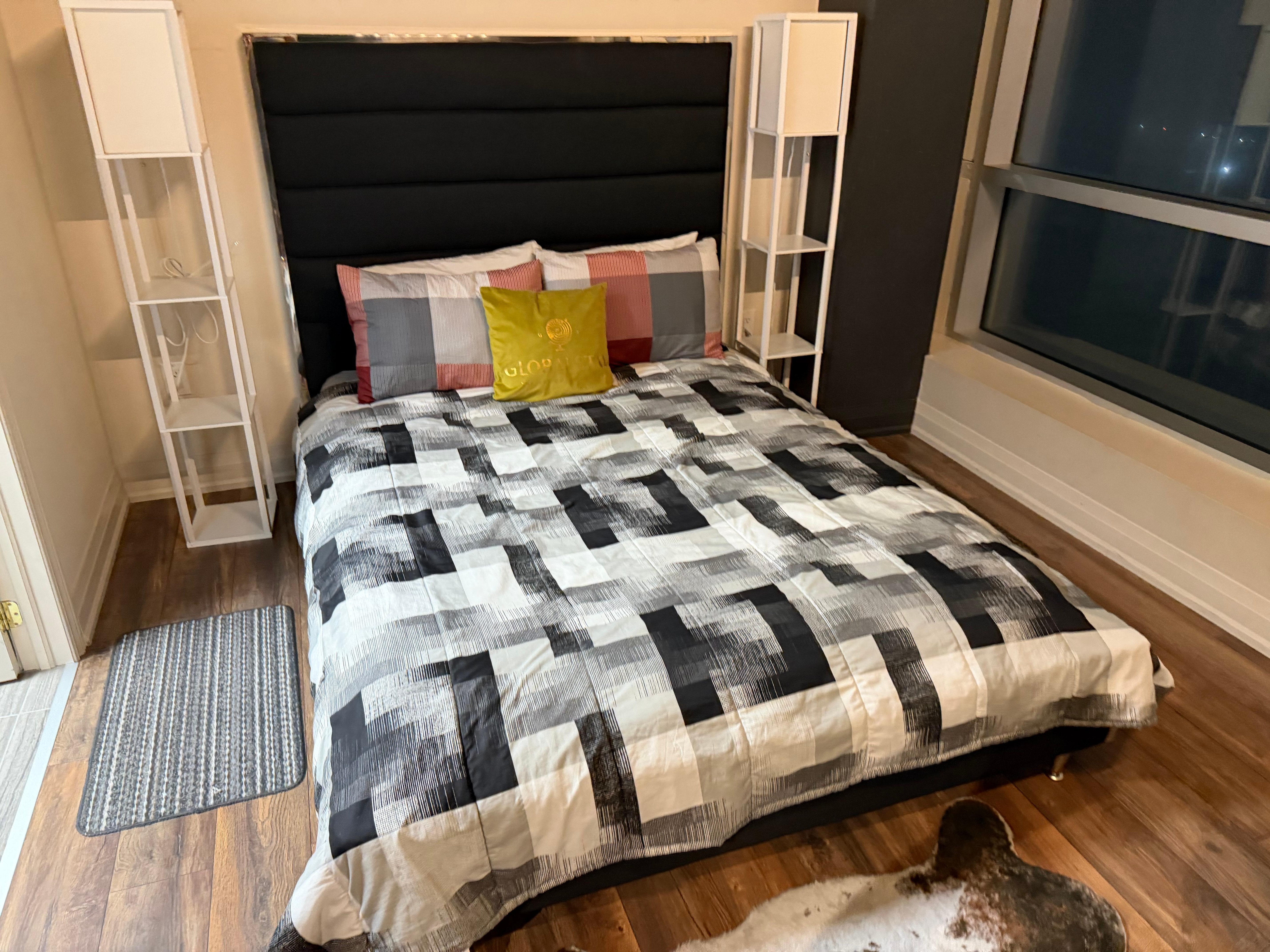 You can see the CN Tower from your bed.