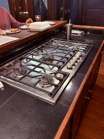 unexpectedly robust gas stove with jumbo middle burner