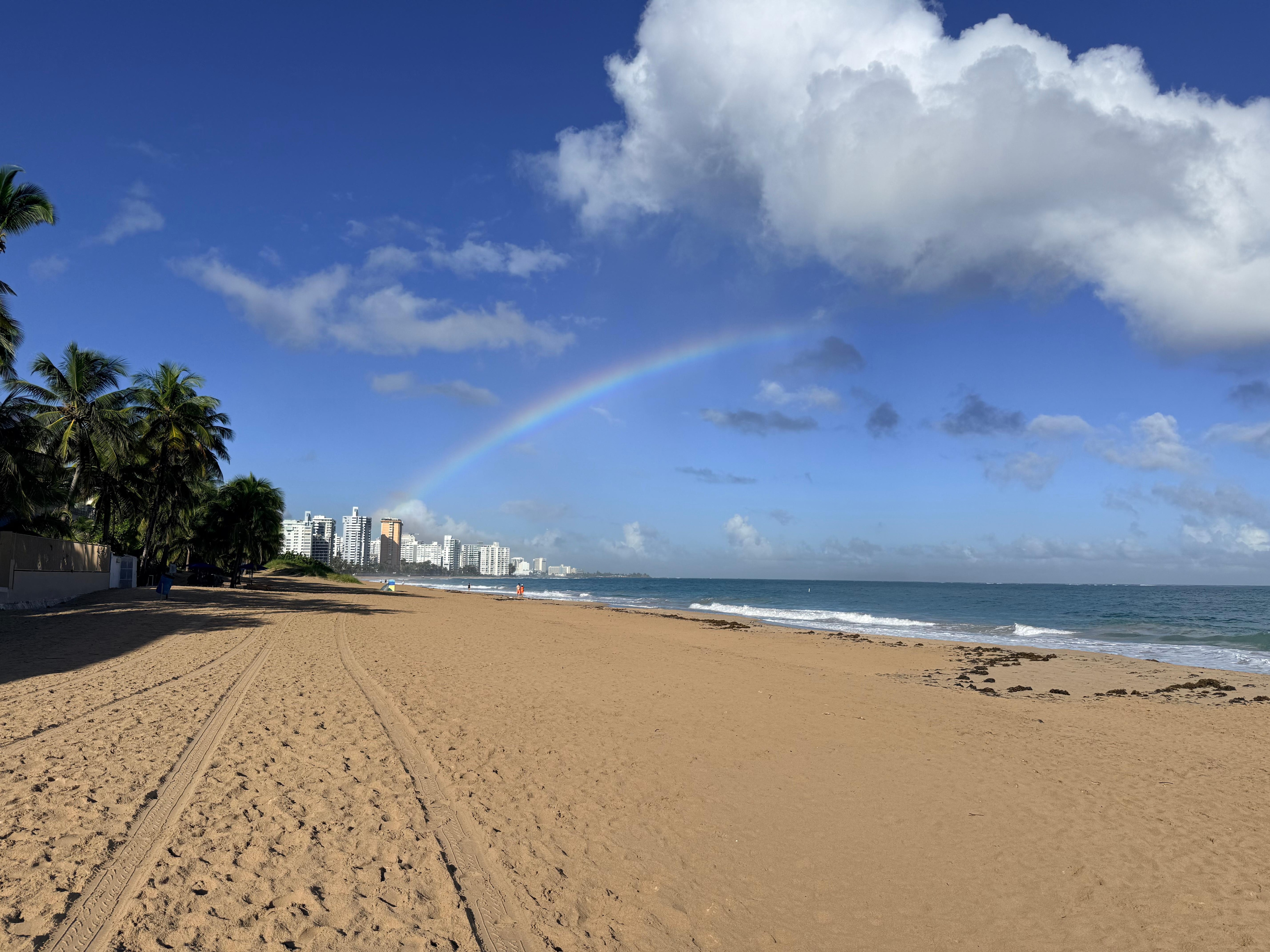Strand 2 Blocks hinter dem Hotel