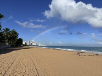 Strand 2 Blocks hinter dem Hotel