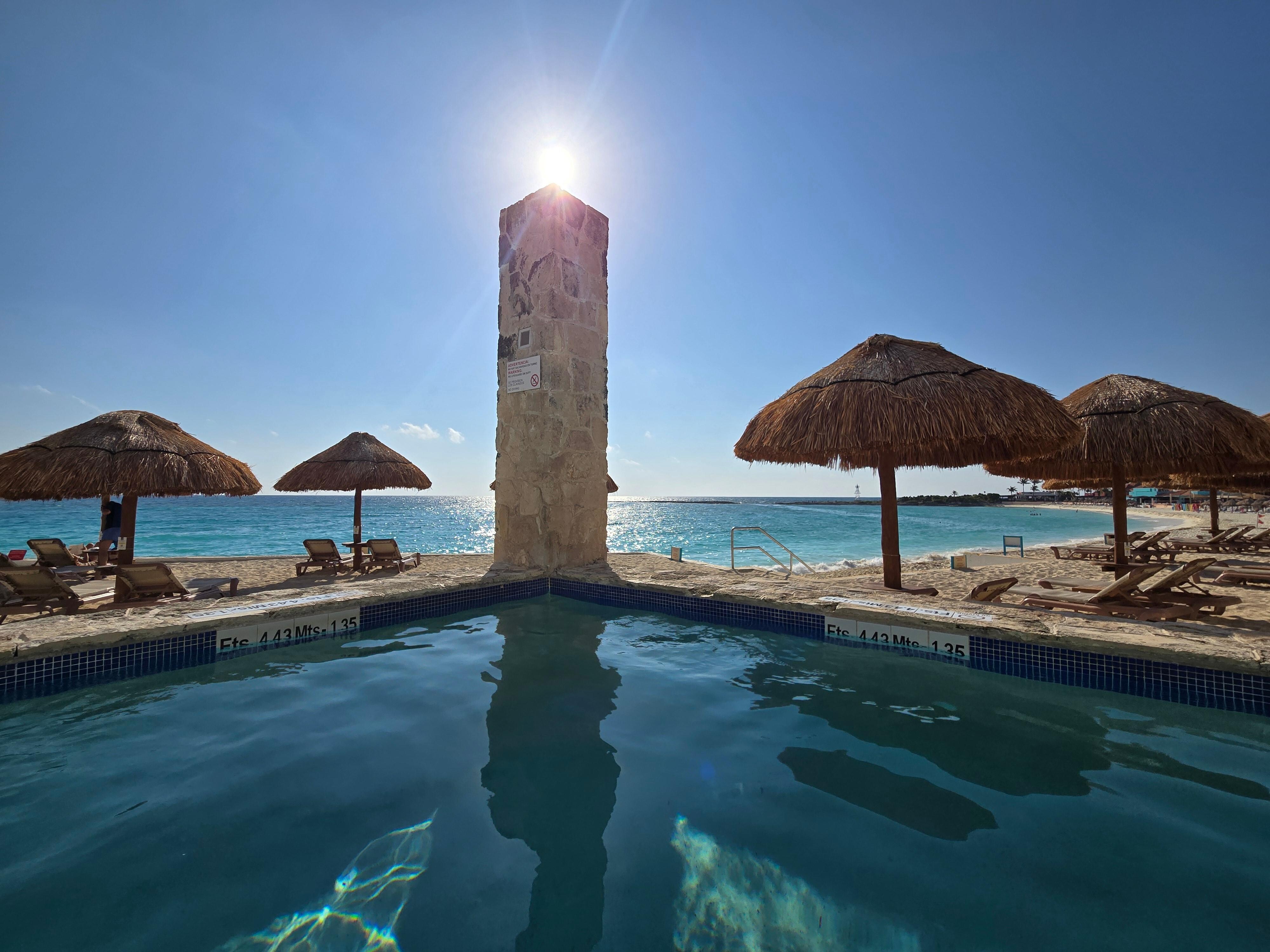 Morning pool time,beach to the left.
