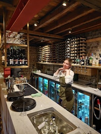 Restaurant bar