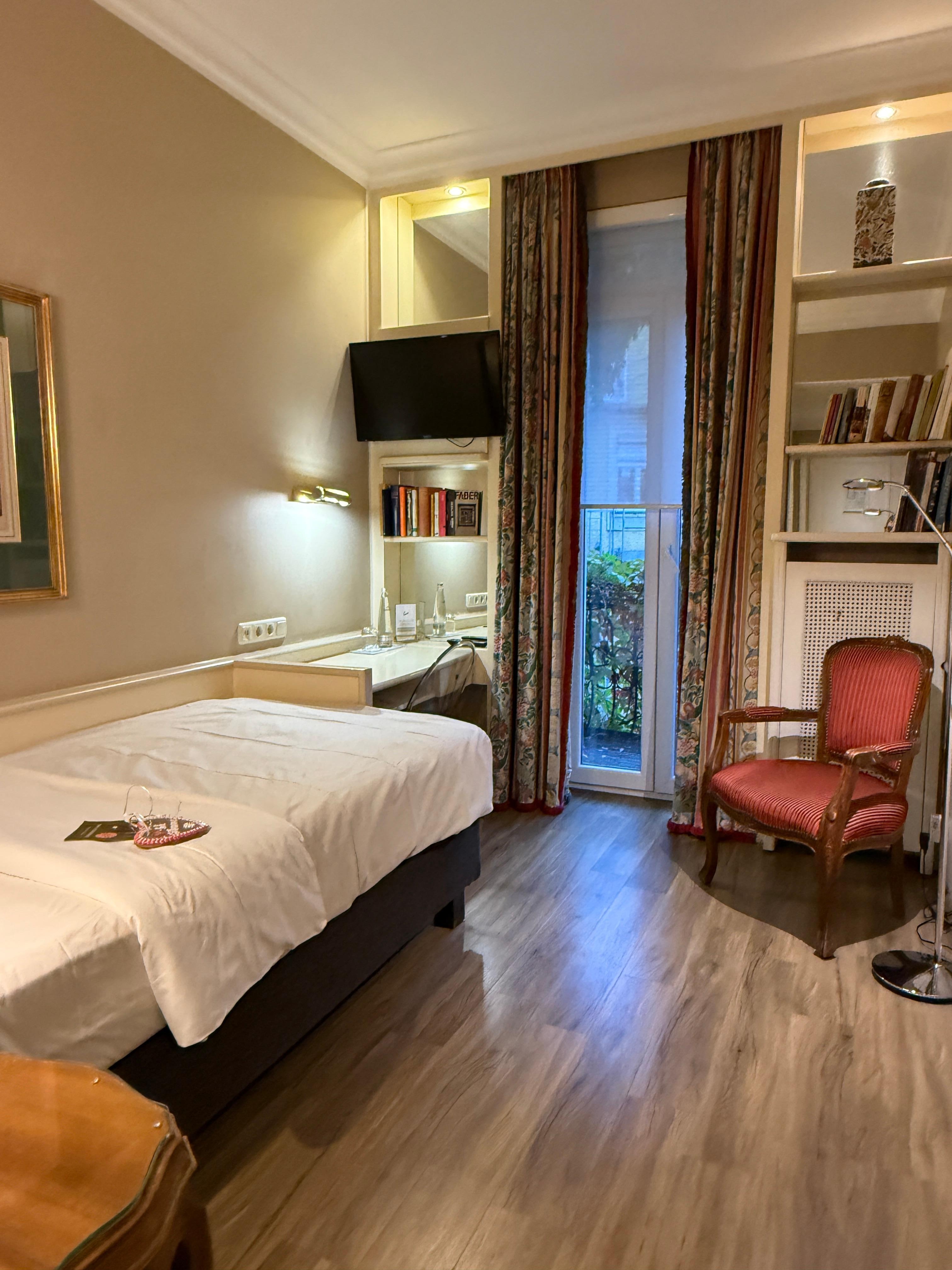 Adorable single room