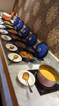 夕食のブッフェ