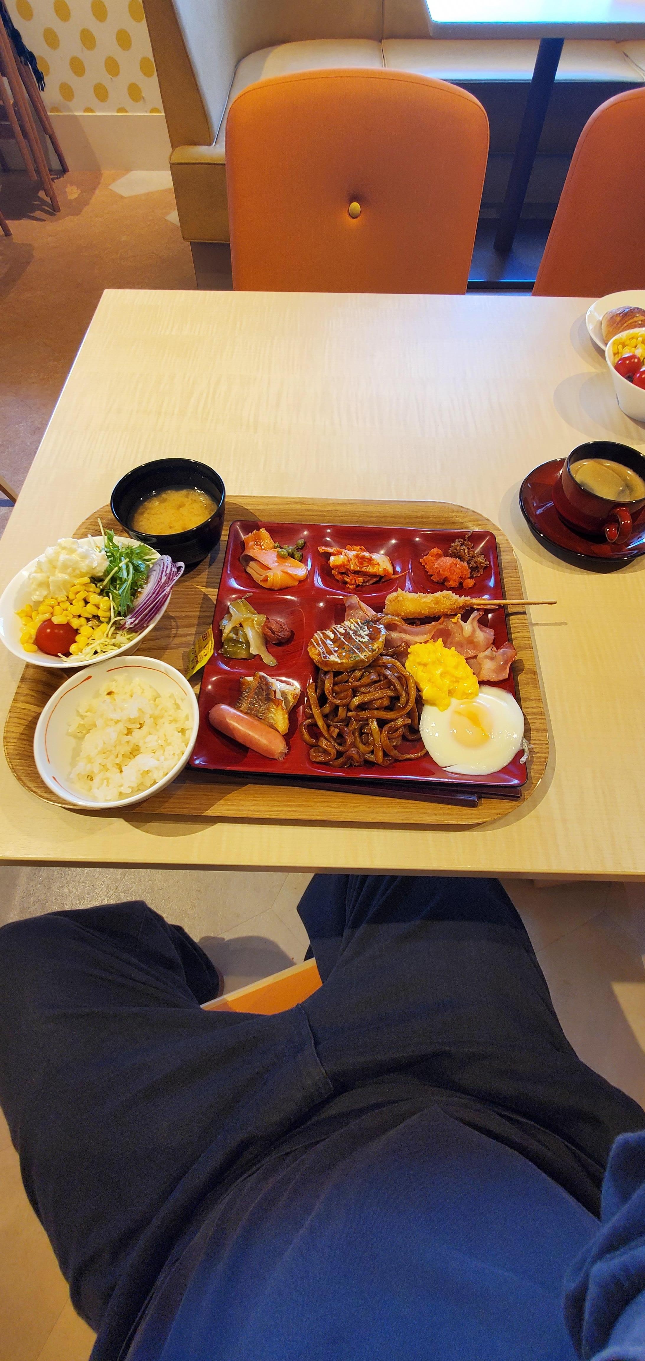 朝食ビュッフェは食べたい種類が多すぎて胃袋がこれで精一杯でした(笑)