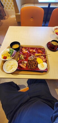 朝食ビュッフェは食べたい種類が多すぎて胃袋がこれで精一杯でした(笑)