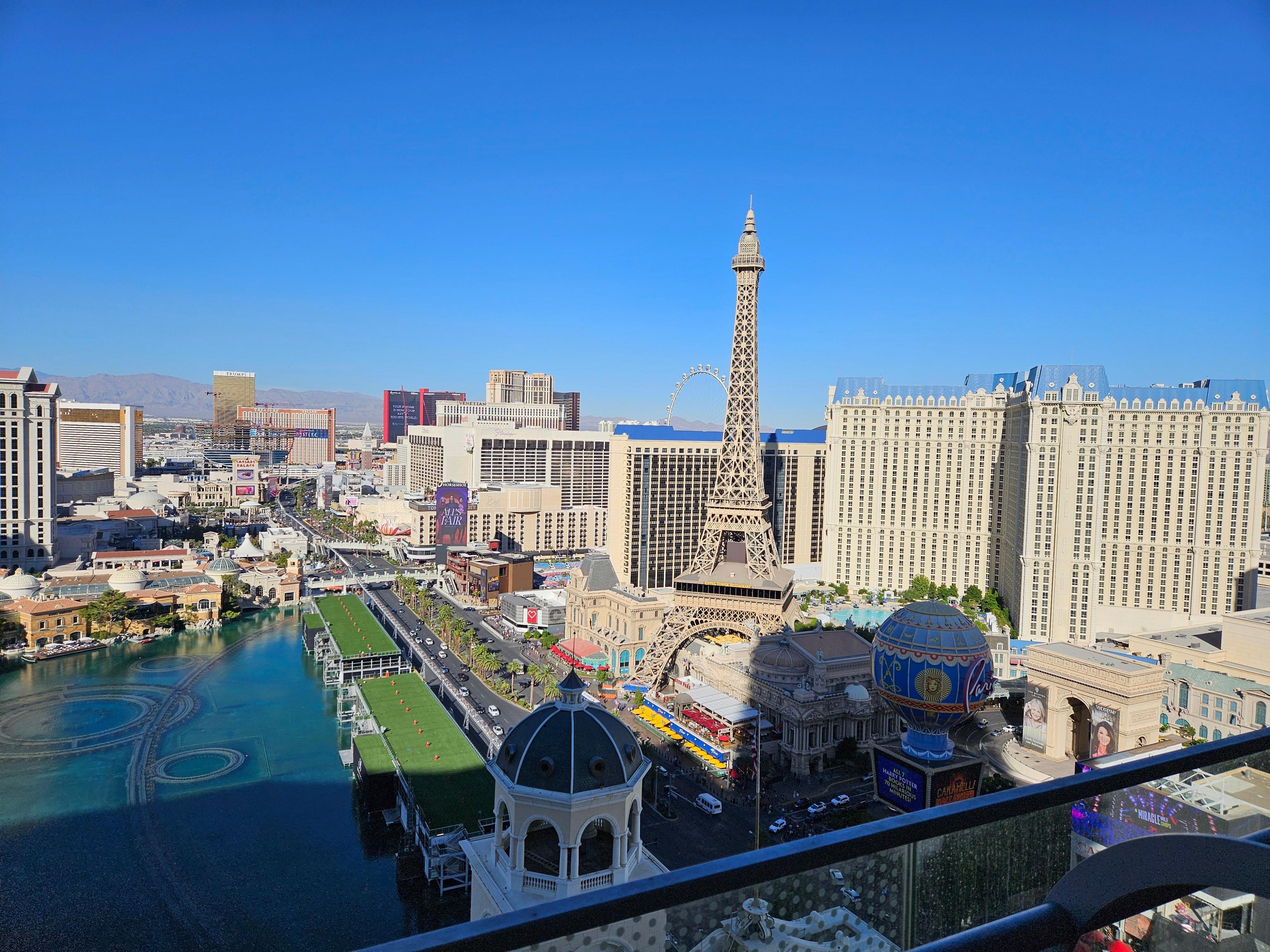 Great view of the Bellagio fountain and 