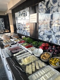 Frühstücksbuffet, das täglich neue Leckereien bietet