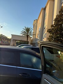 It was last minute, early morning vibes in front of the hotel.