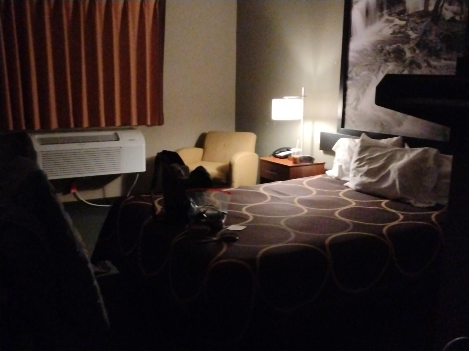 Queen bed room 1st floor