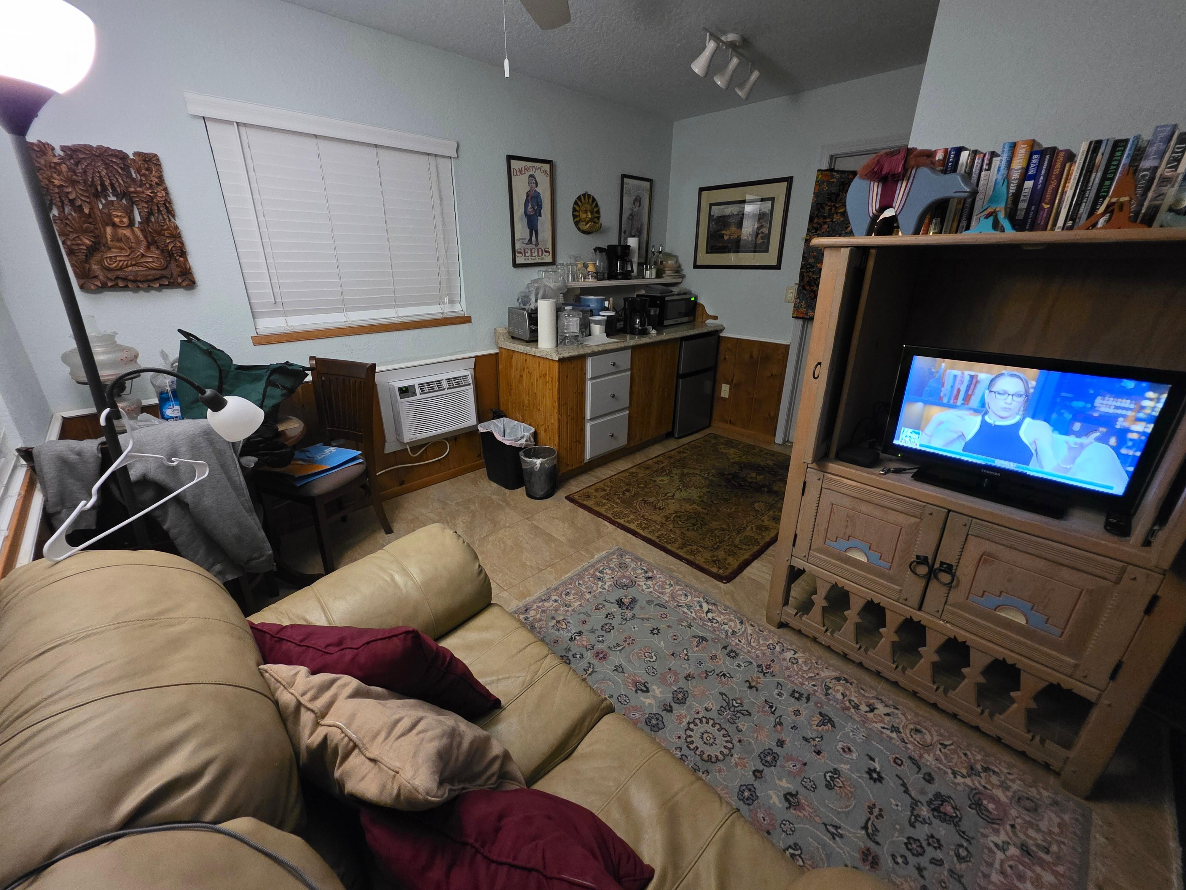 Cottage was perfect and clean. Owners were fantastic and you pretty much don't see them so it's like your the only one there.  They are very friendly.  Only other thing I can say, my experience was perfect 👍