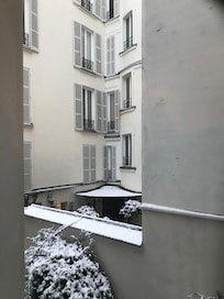 Snowy day in Paris ❤️🇫🇷