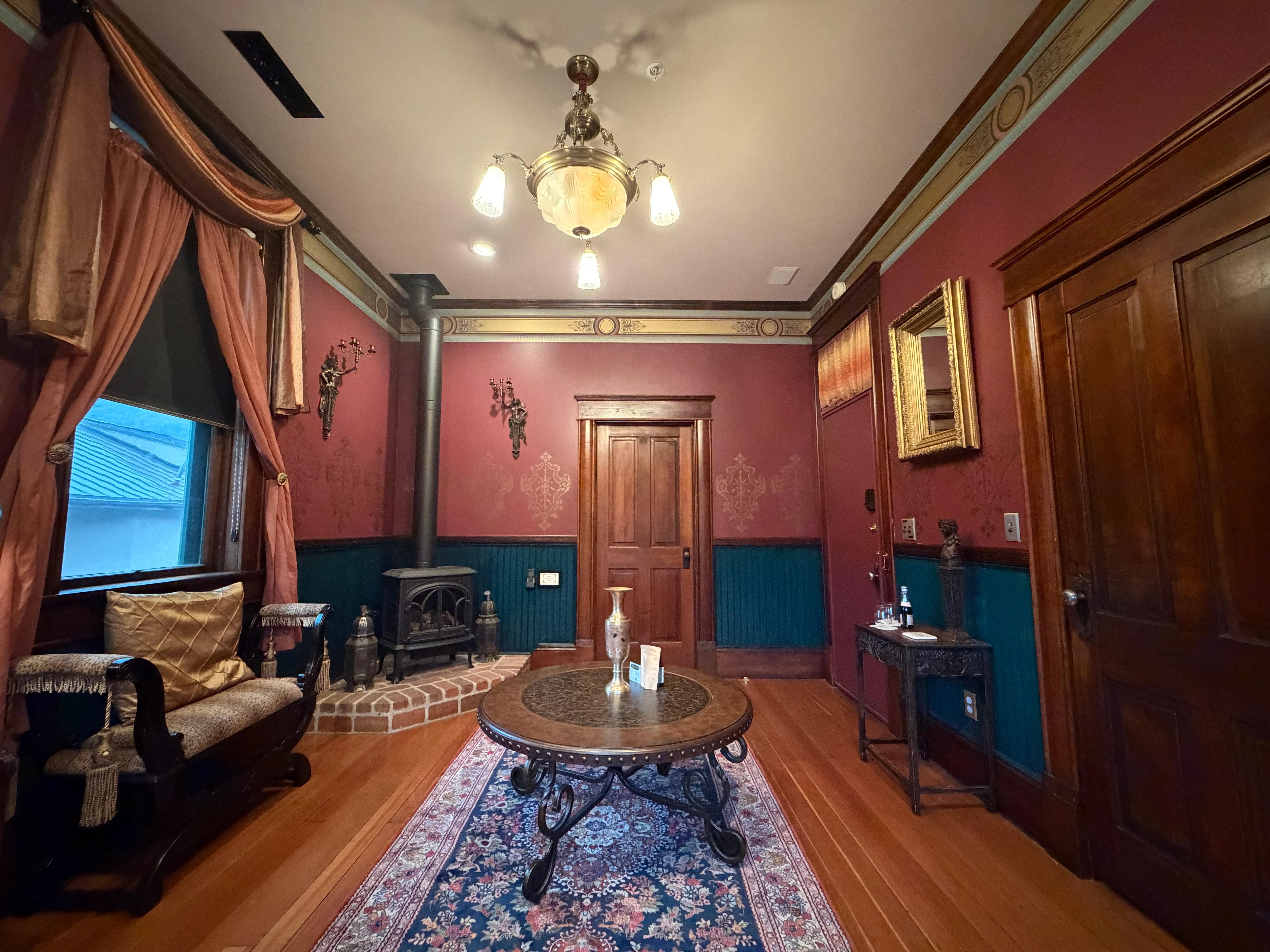 Sitting room I. The anniversary suite 