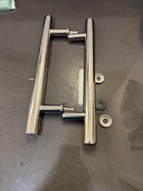 The fallen shower door handle