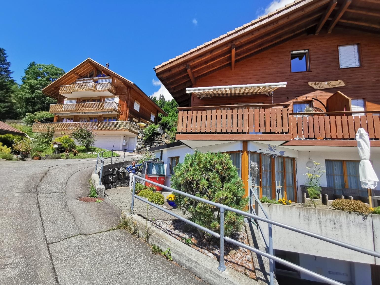 die Rückseite des Chalets mit dem perfekten Balkon