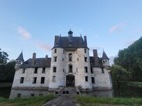 The castle is lighted at night and has a water filled operational mout surrounding it. No fencing along the edges.