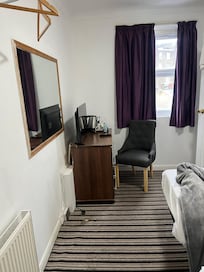 Prese elettriche solo una andava bene poiché l’altra era a terra e funzionava a tratti perché con l’adattatore urtava a terra