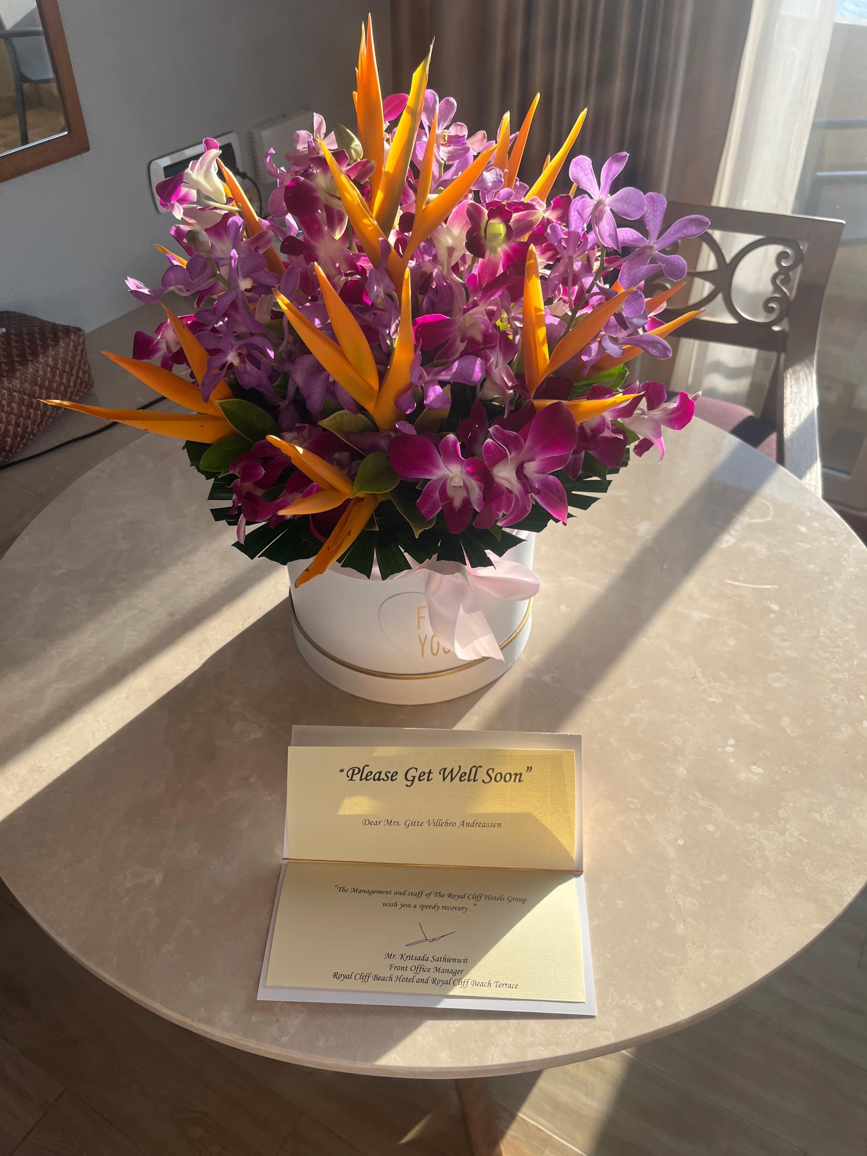 Kæresten vred om på anklen og der stod denne flotte buket da vi kom tilbage til værelset 