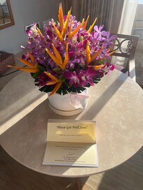 Kæresten vred om på anklen og der stod denne flotte buket da vi kom tilbage til værelset