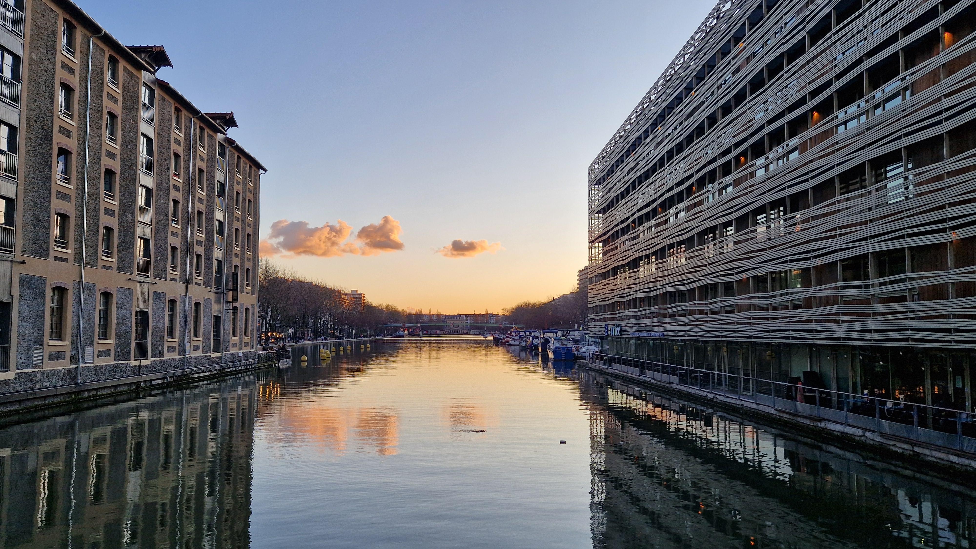 Vue du pont devant l'hôtel
