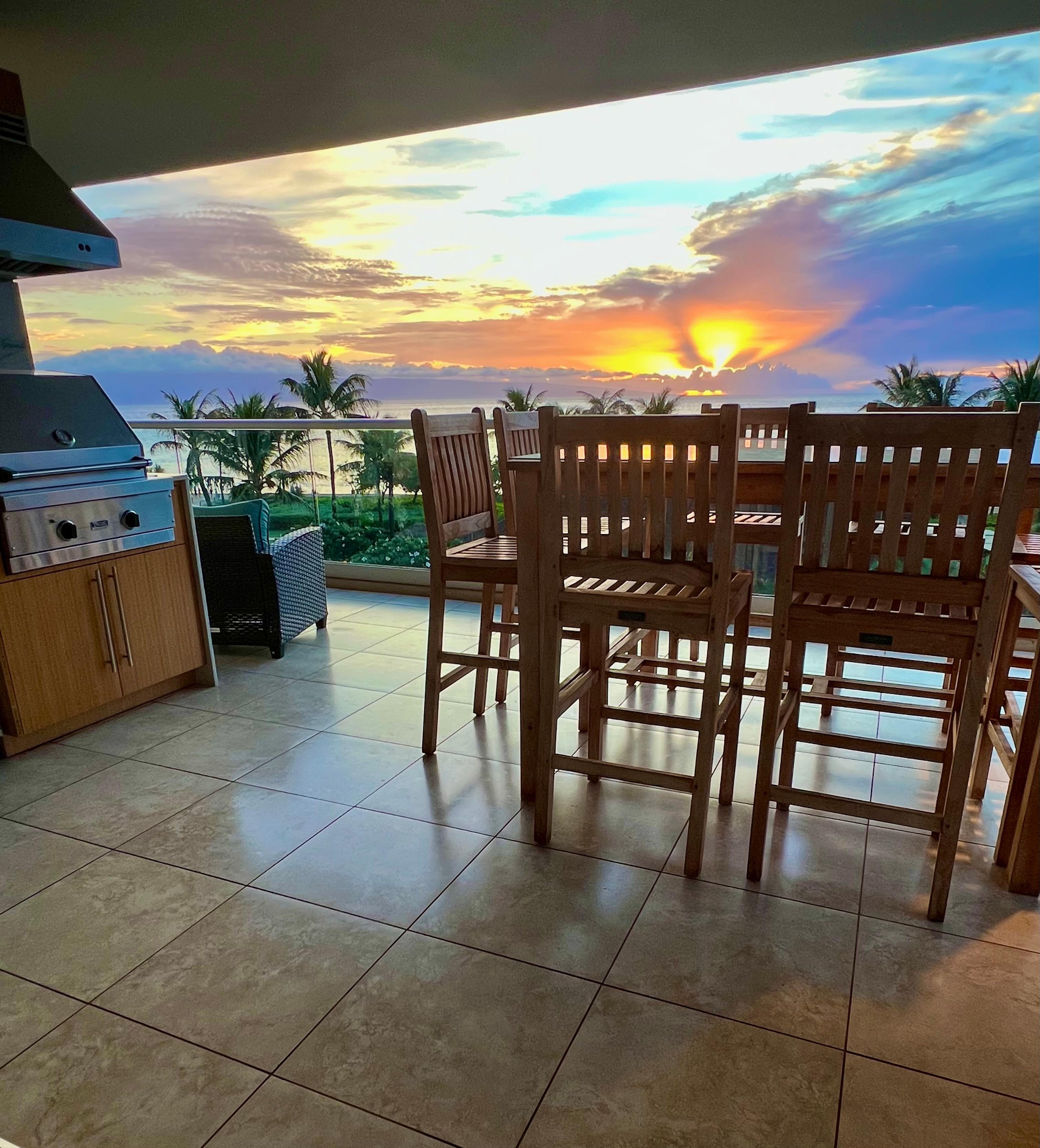 Balcony dining and BBQ 