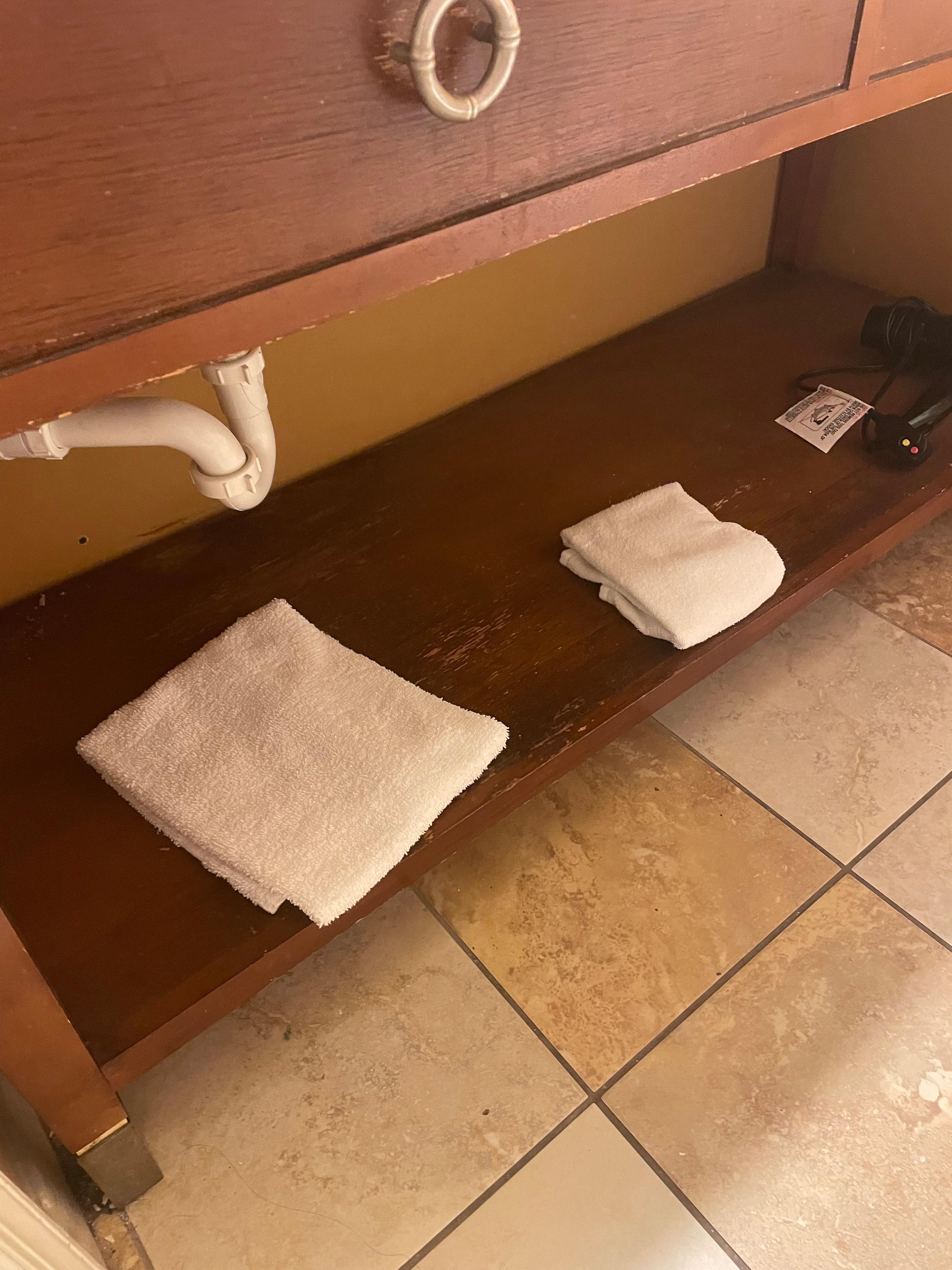 No towels provided & they didnât have any when asked at front desk