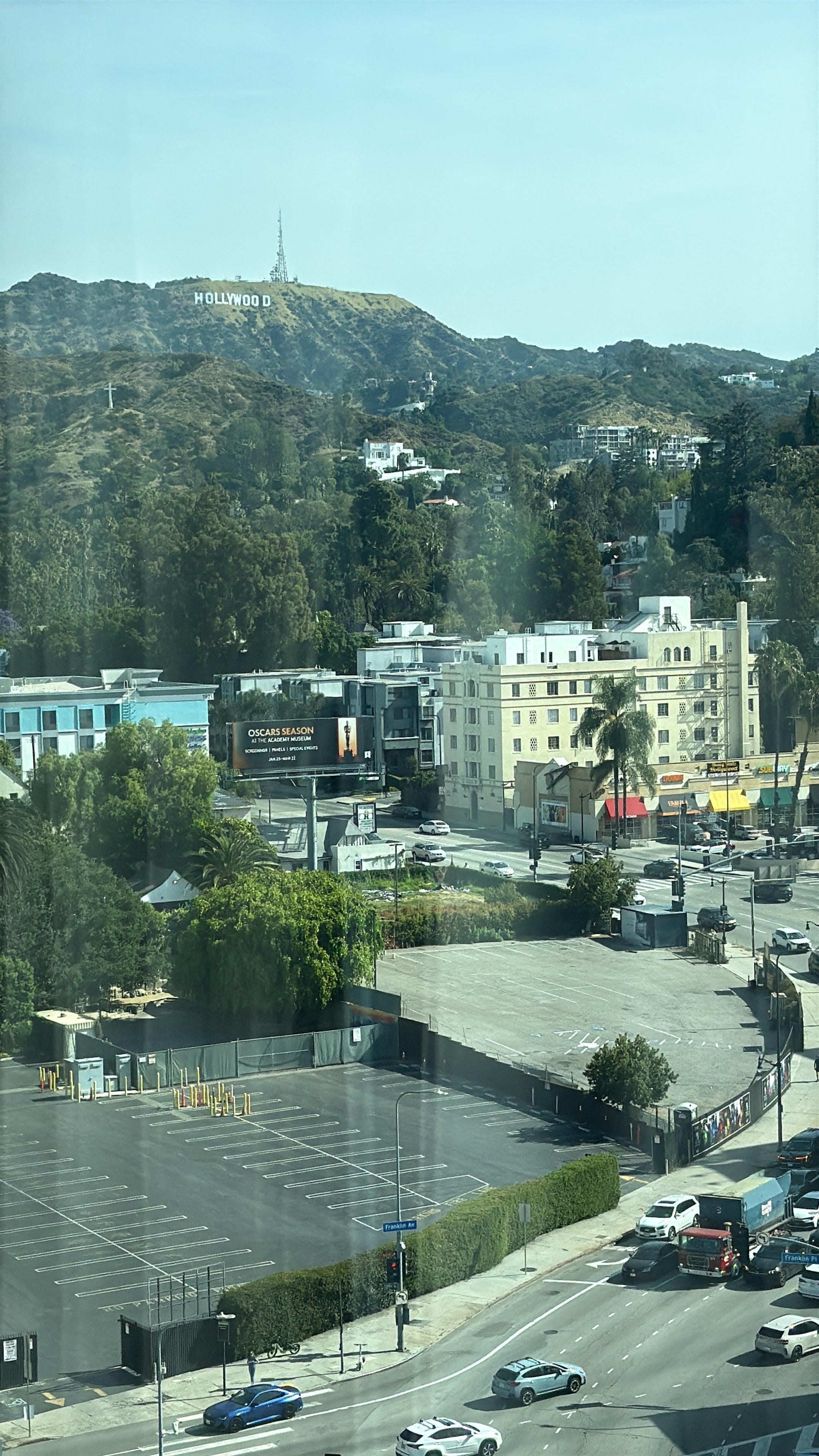 La vista desde las habitaciones el famoso letrero hollywoodense 