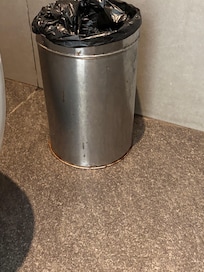 Bathroom bin / floor