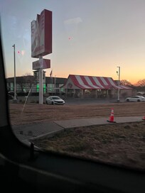What’s burger 24 hours out front and a shell gas station to the left too.