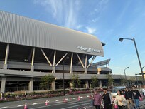 歩いてスタジアムへ