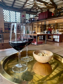 Lovely wine shop (Reception)