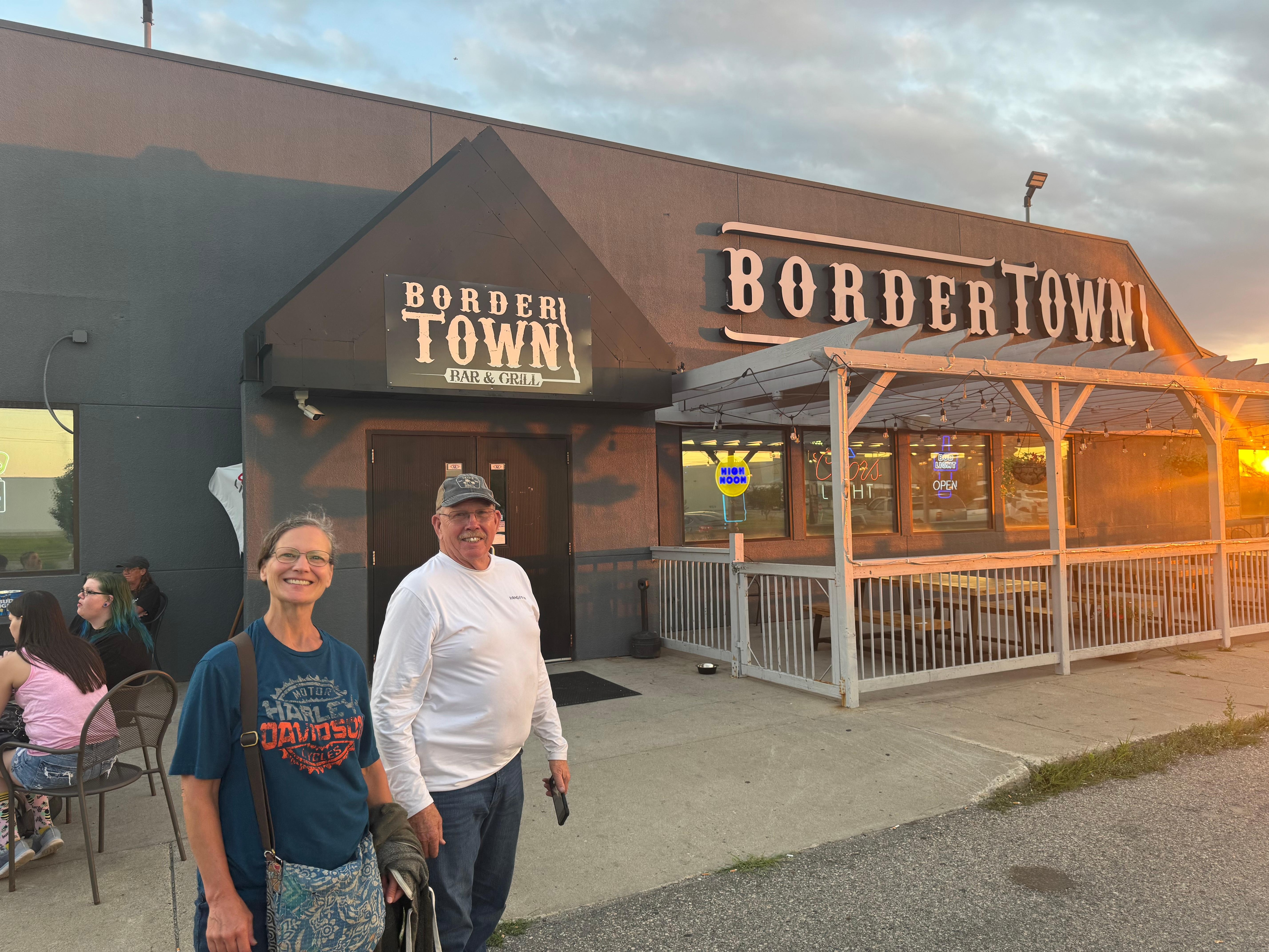 Hotel from the parking of the Bordertown bar and grill