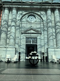 Le hall après la réception