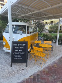 Cocktail VW van spectacular drinks