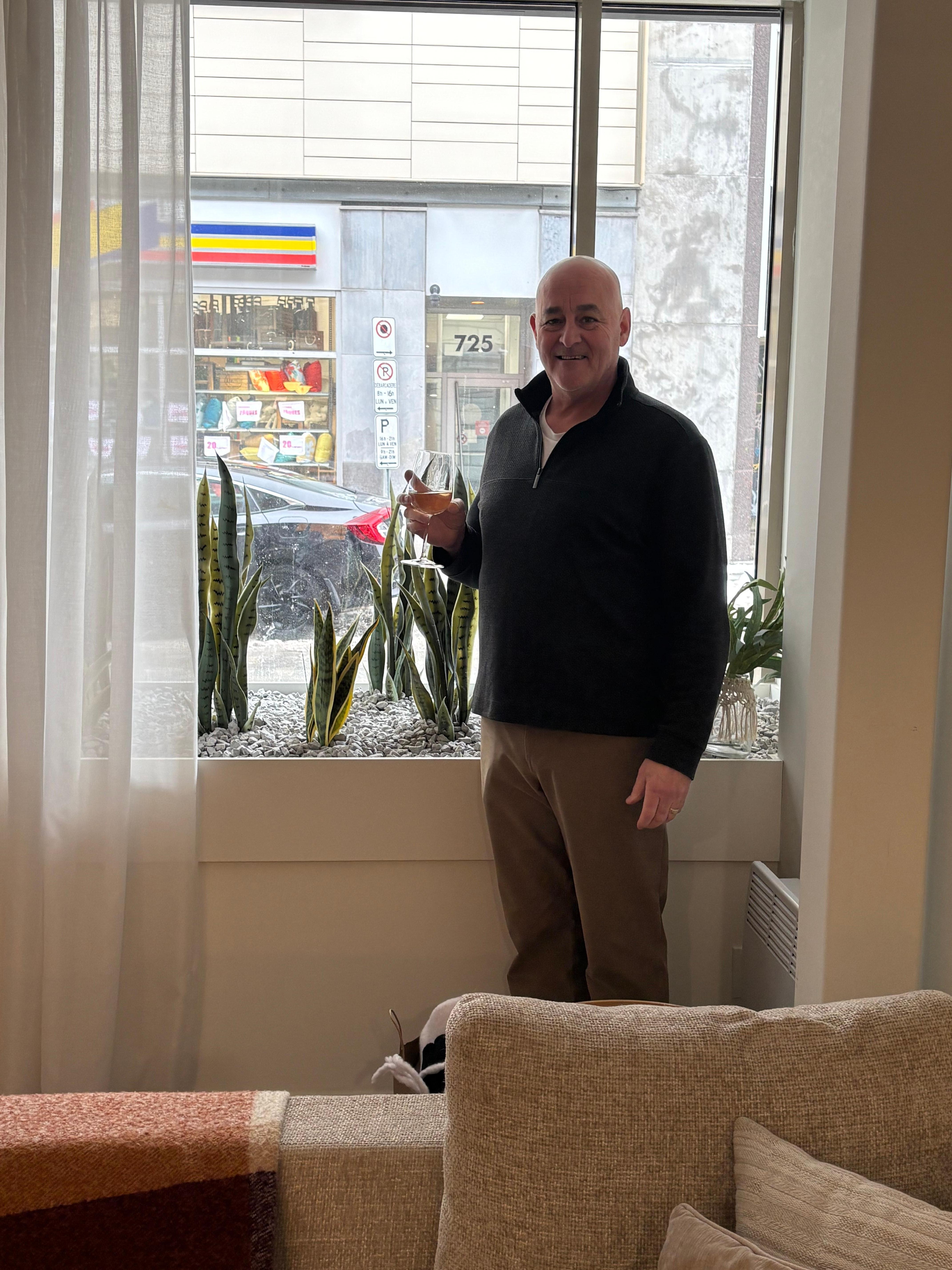 Right on street level was so convenient! We felt completely safe as there were two locking doors to get into the suite. 