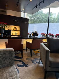 The lobby bar, oasis of peace, in frenetic Bangkok.