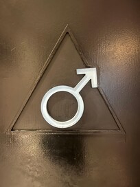 Porta do banheiro Masculino