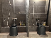 シャワーは二つありました。