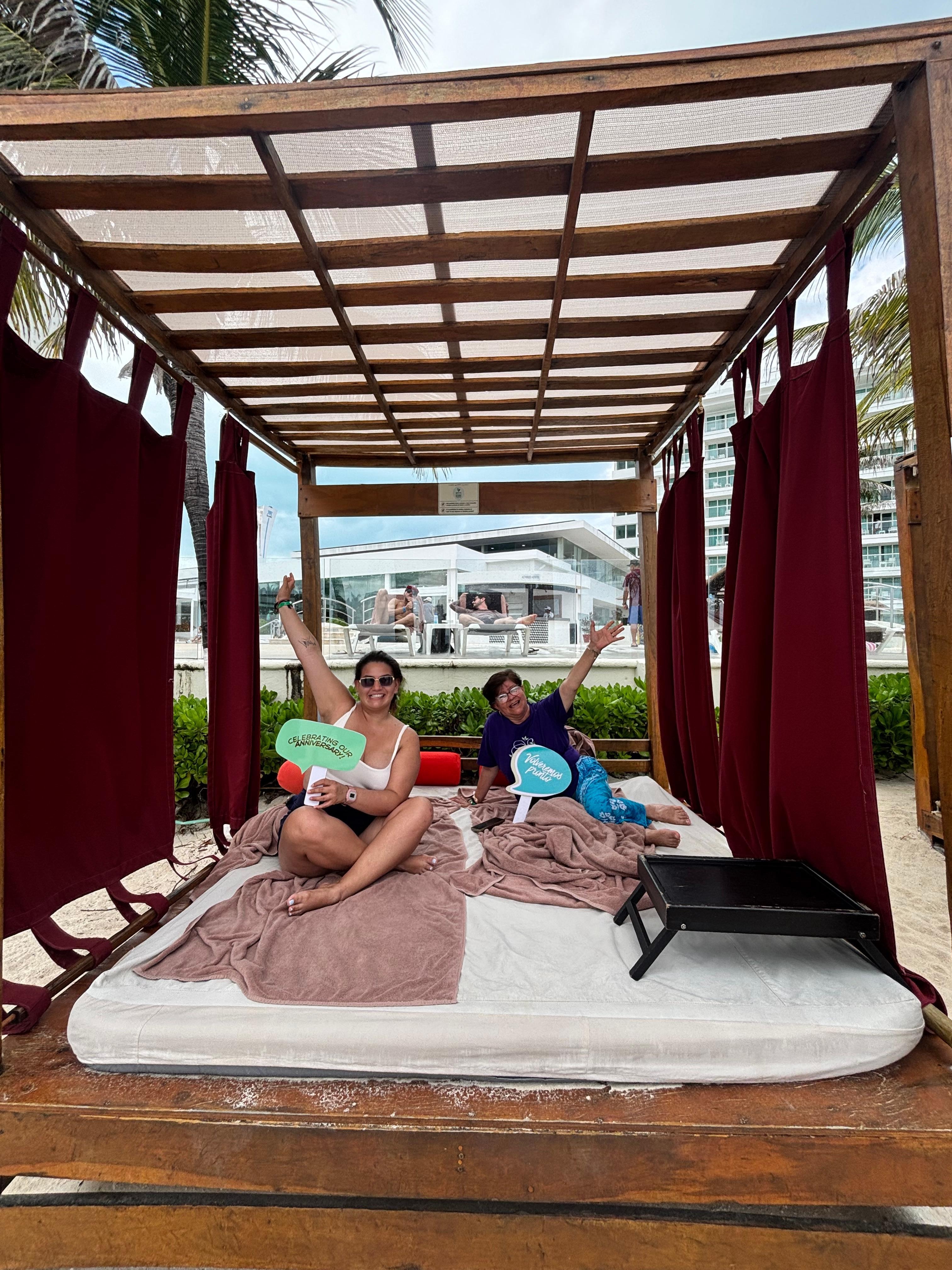 Linda balinesa en la playa 