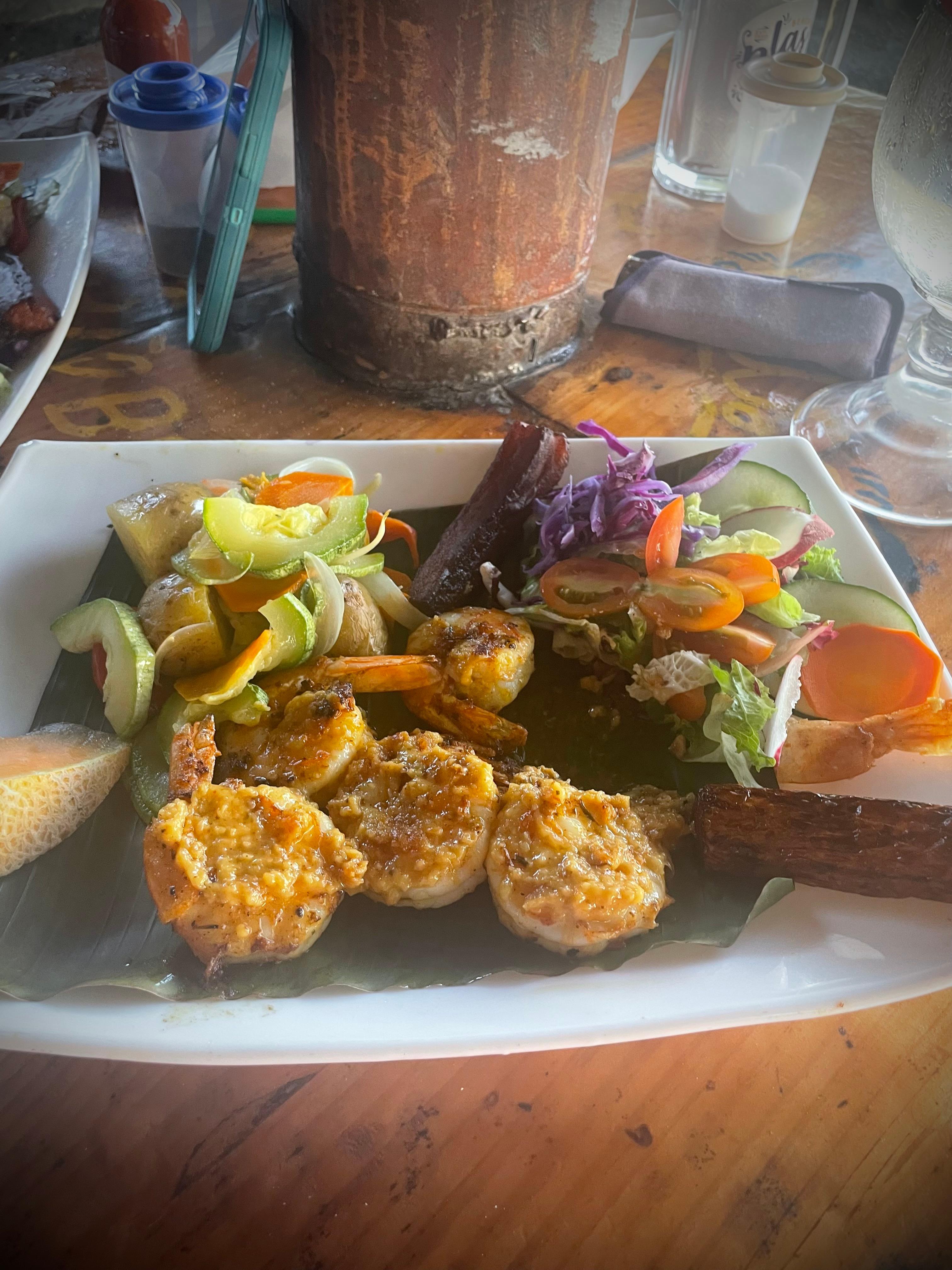 Las Brasis.  Garlic shrimp with vegetables 
