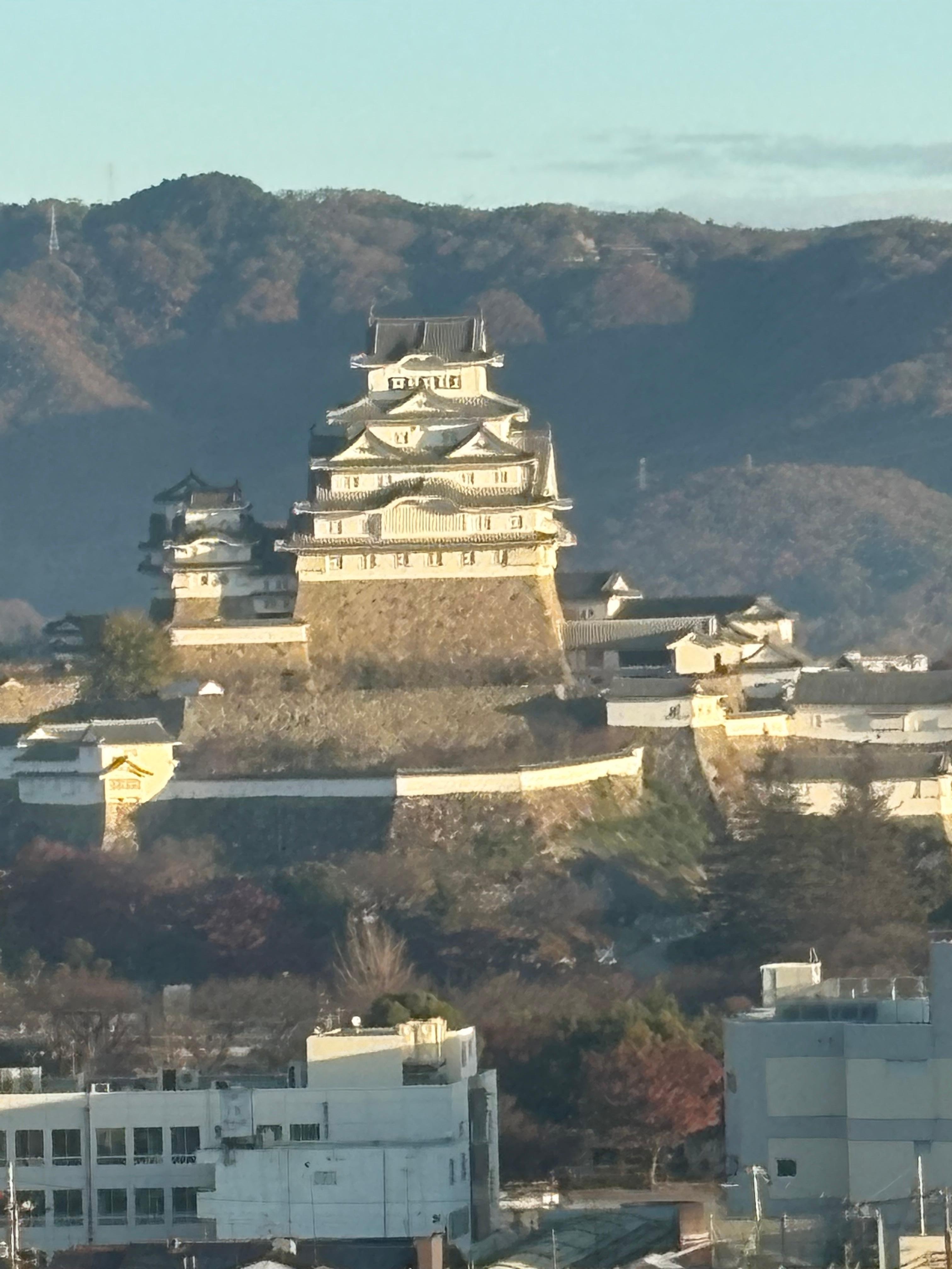 朝日に輝く姫路城