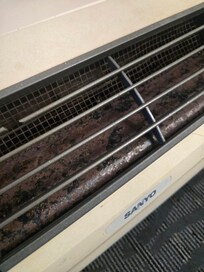 The air conditioner is dirty and smelly.