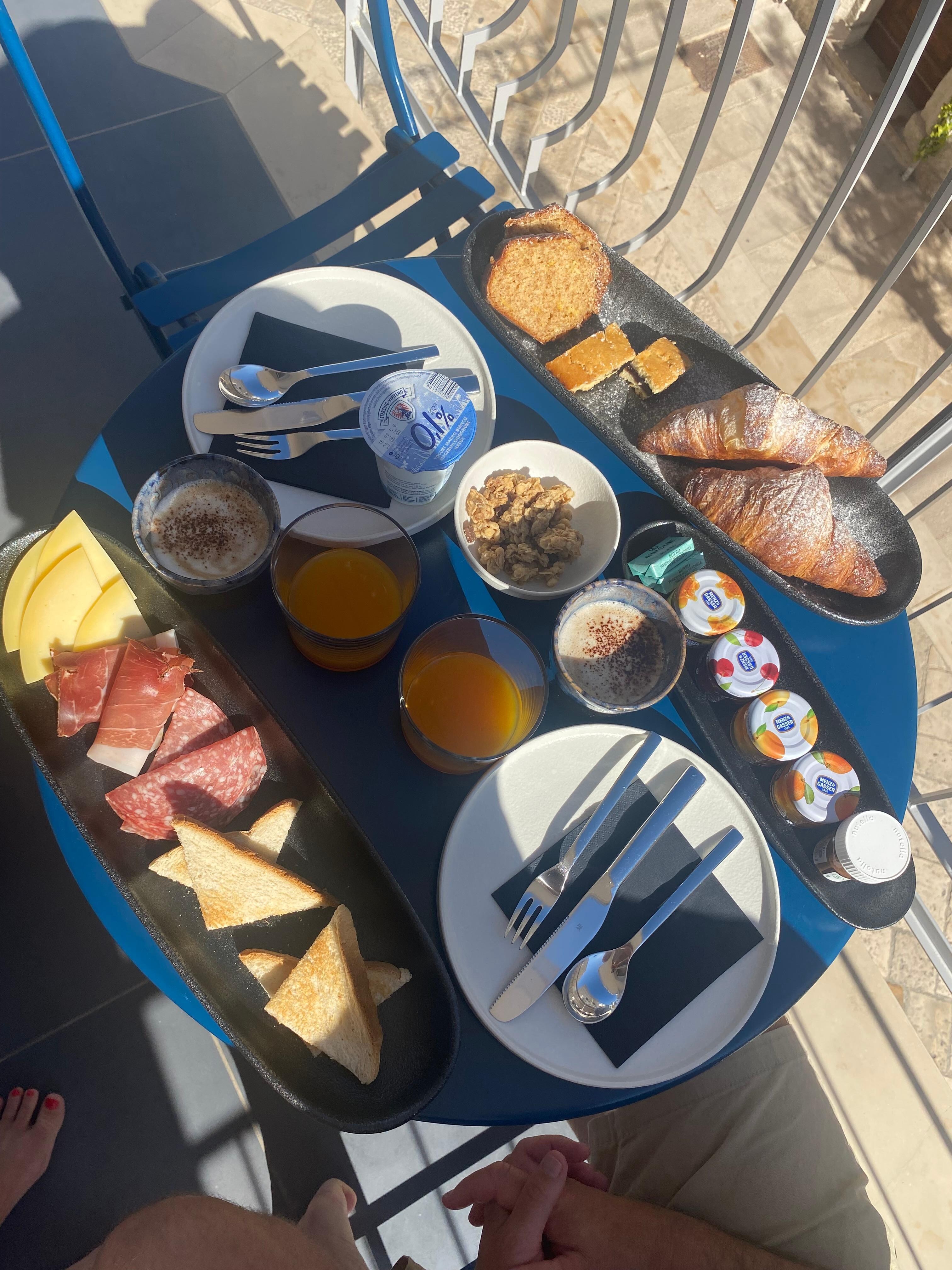 Frokost på balkongen.