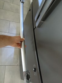 Handle on the fridge fell off