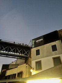 L hôtel depuis le port
