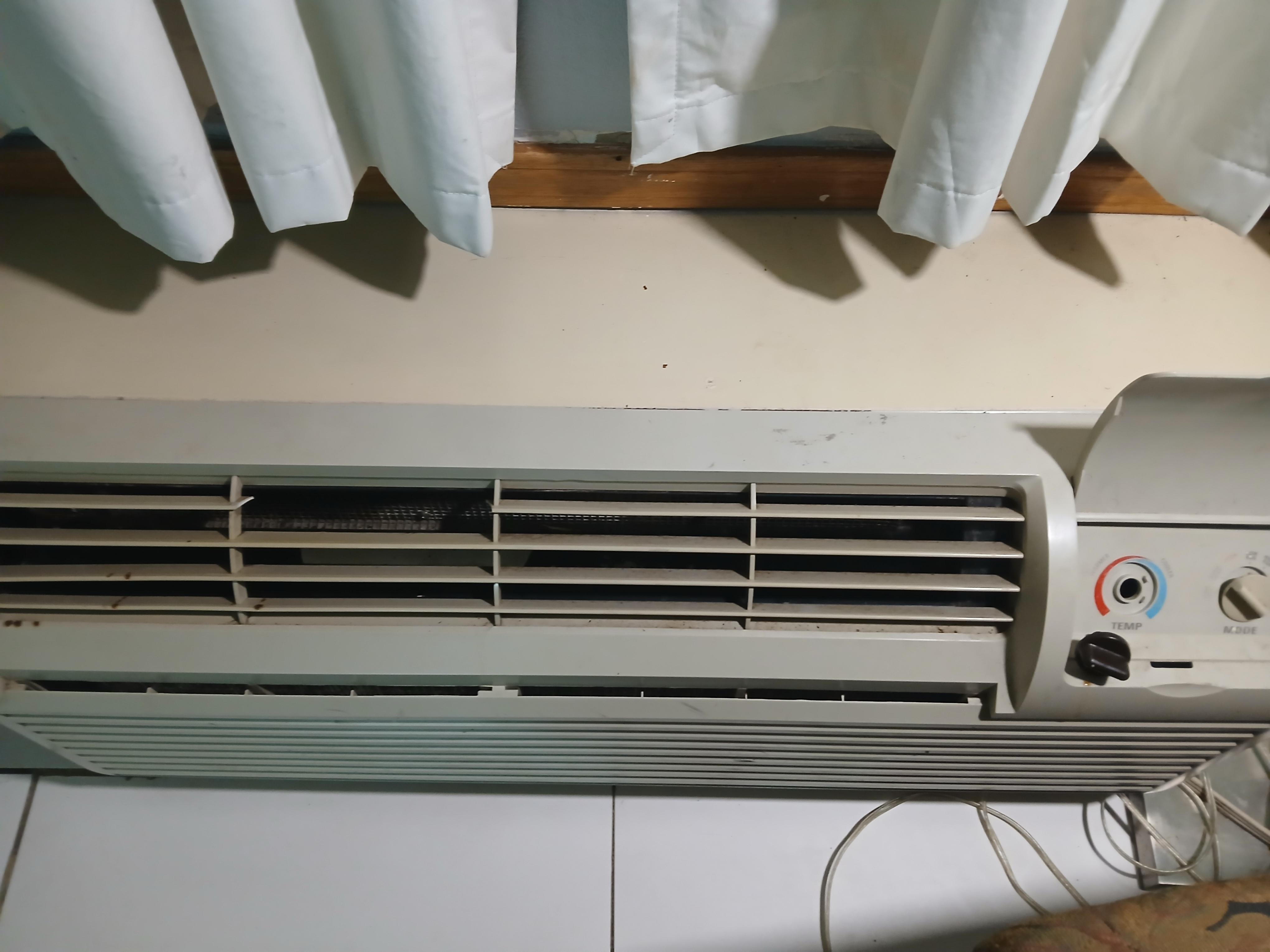 The knobs of this unit weren't attached at all. 