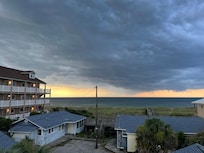 Houses in front need some love.